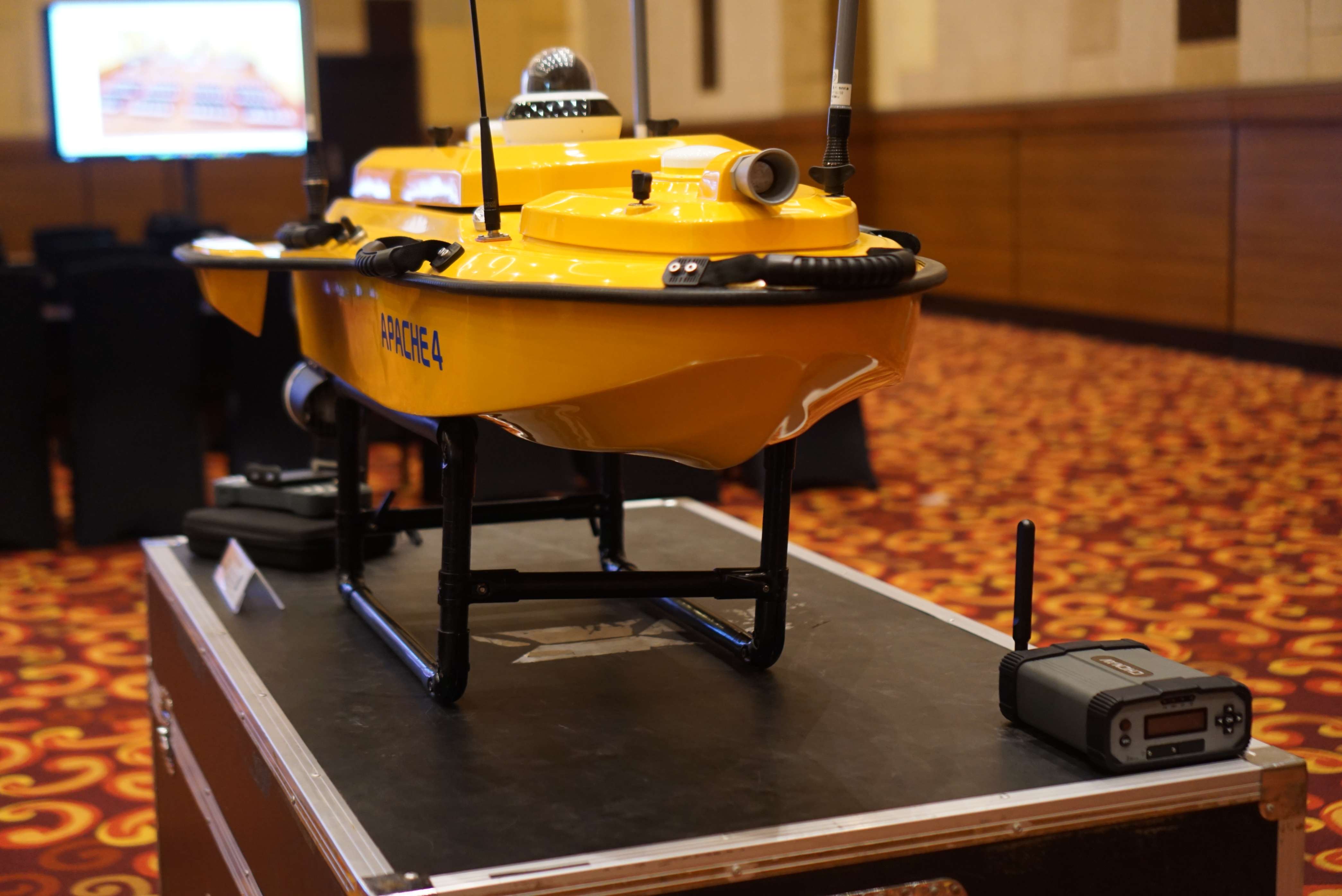 Pameran berbagai alat survei CHCNAV sebagai solusi inovatif untuk kebutuhan survei dan pemetaan.